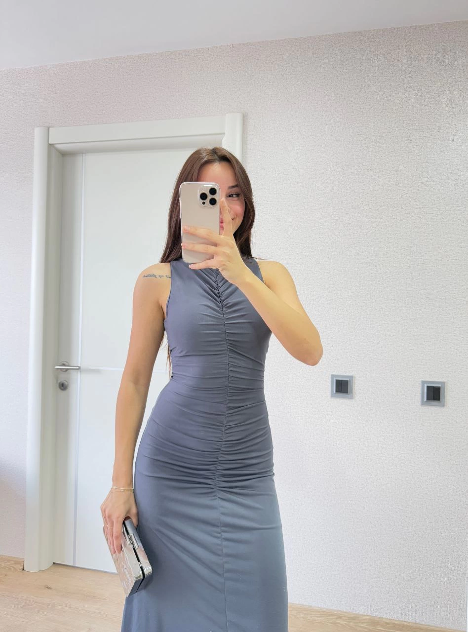 Sofanest Bürümcük Kumaşlı İçi Astarlı Üzgülü Kolsuz Büzgülü Uzun Elbise - Füme